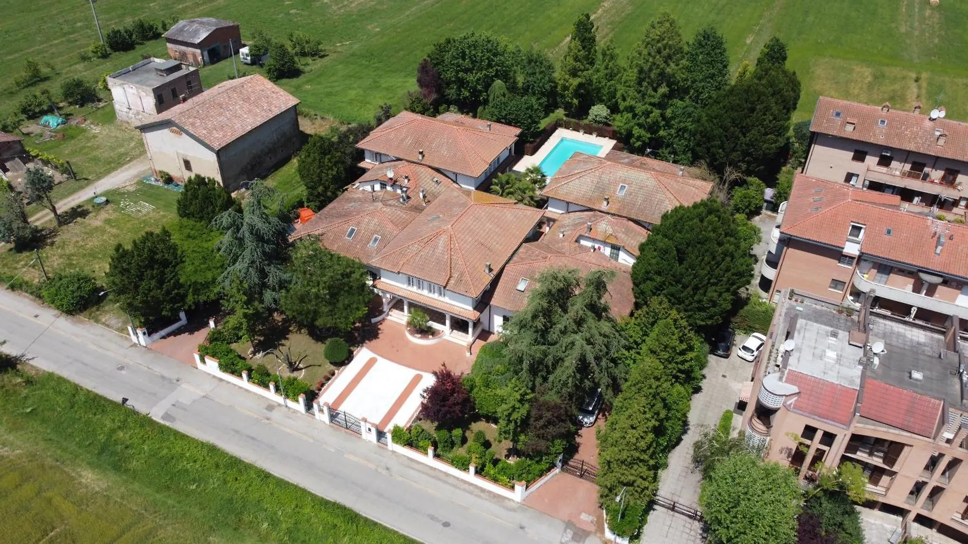 Villa Petrone - Luxury Home Tra Bologna E Modena - Wi-Fi, Biliardo, Jacuzzi E Piscina Nonantola