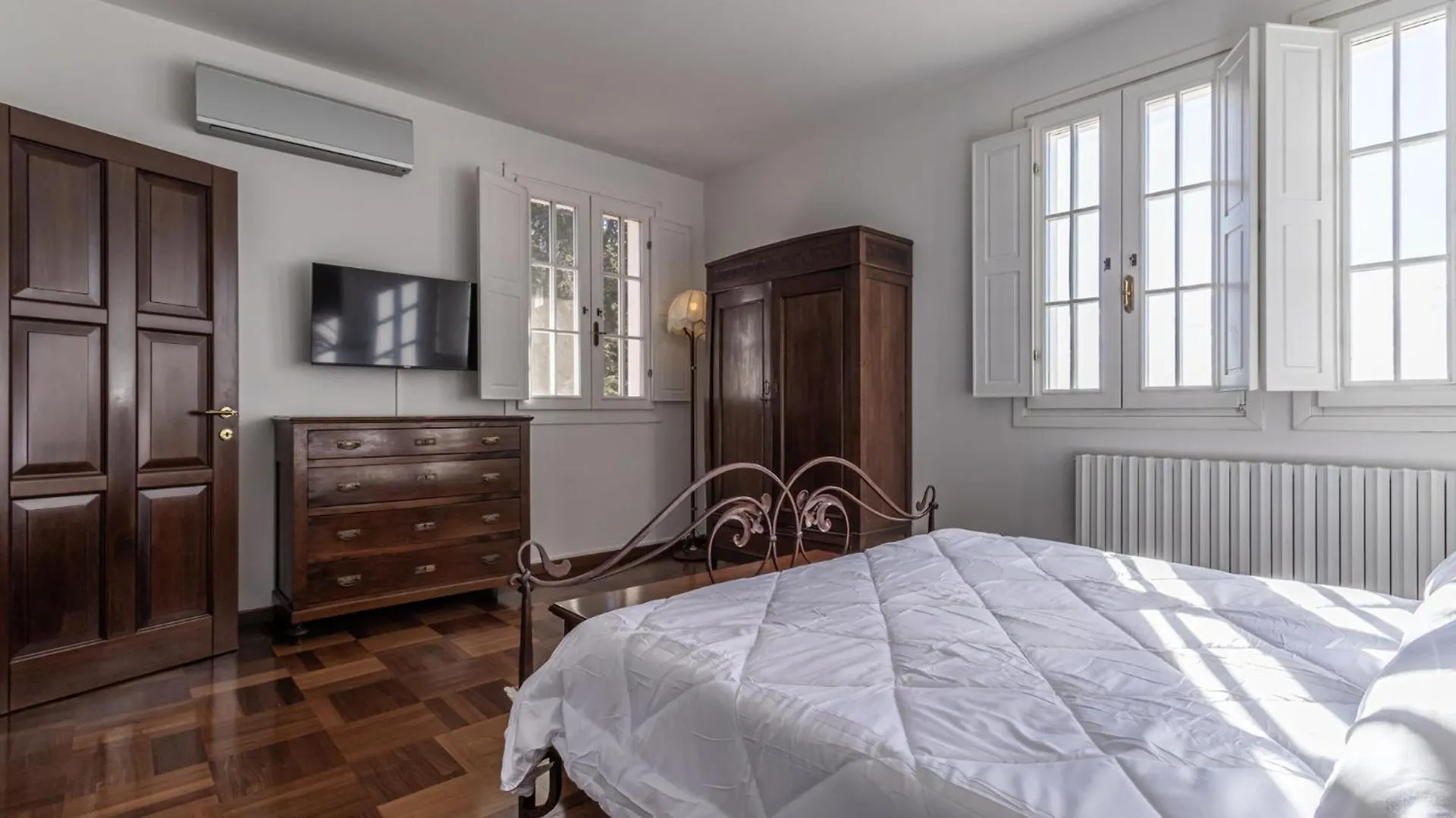 Villa Petrone - Luxury Home Tra Bologna E Modena - Wi-Fi, Biliardo, Jacuzzi E Piscina Nonantola 0*,